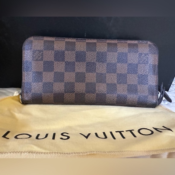 Louis Vuitton Handbags - Louis Vuitton wallet